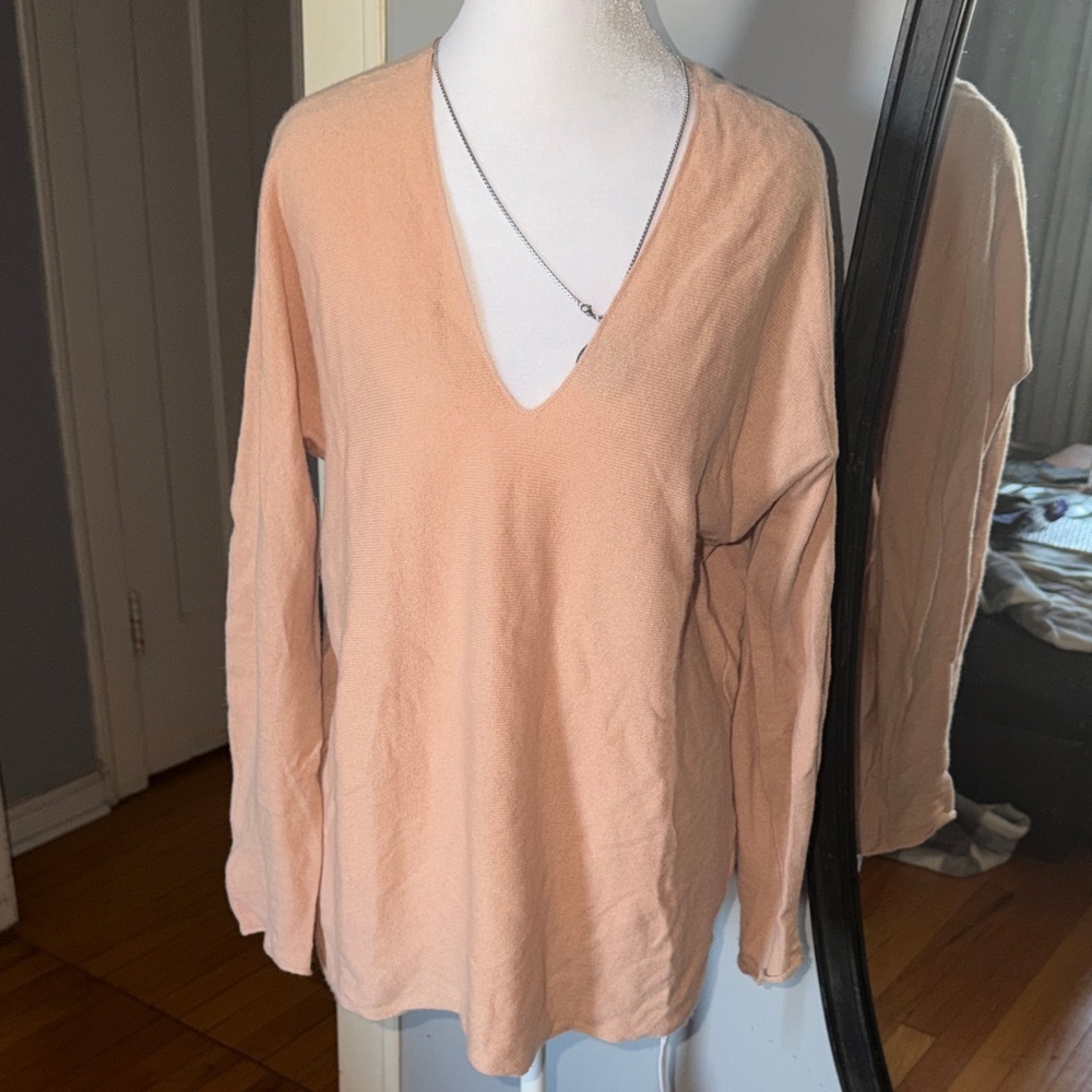 Vince 100% Cashmere Peach Long Sleeve V-Neck Top